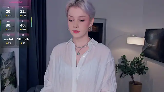 Snapshot of OdelynaAsp chatting on 10.30.25 OdelynaAsp online show from 10.30.25