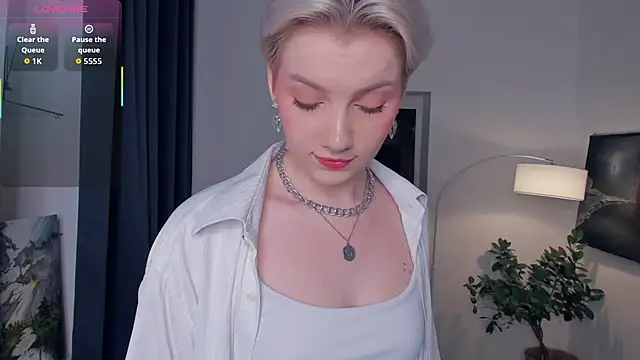 Snapshot of OdelynaAsp chatting on 11.06.25 OdelynaAsp online show from 11.06.25