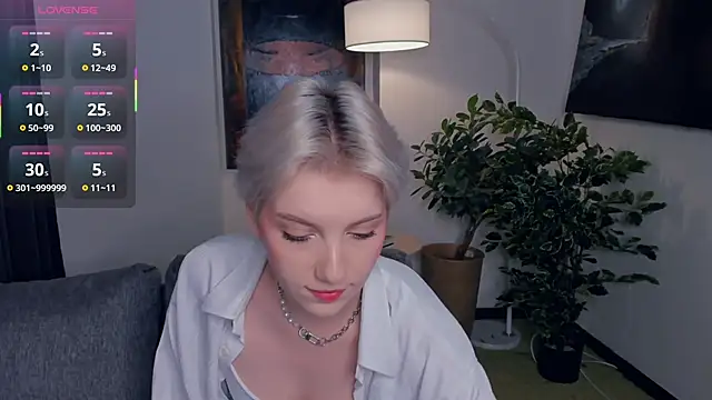 Snapshot of OdelynaAsp chatting on 11.08.25 OdelynaAsp online show from 11.08.25