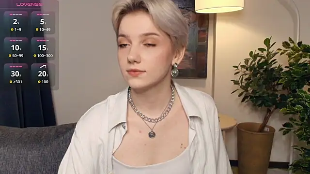 Snapshot of OdelynaAsp chatting on 11.22.25 OdelynaAsp online show from 11.22.25