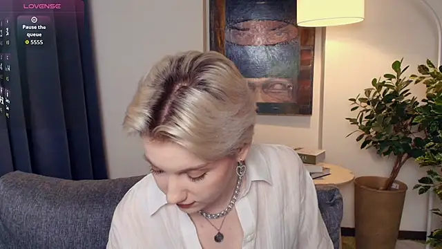 Snapshot of OdelynaAsp chatting on 11.29.25 OdelynaAsp online show from 11.29.25