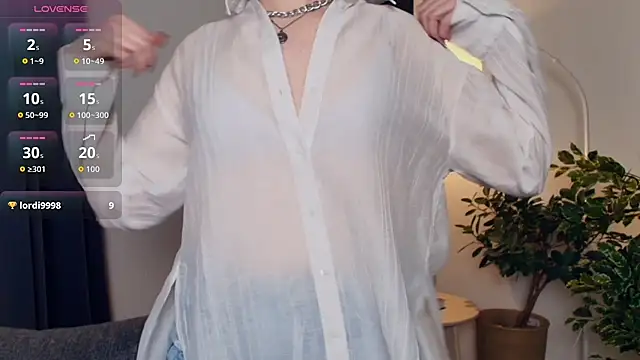 Snapshot of OdelynaAsp chatting on 12.03.25 OdelynaAsp online show from 12.03.25