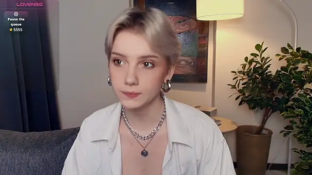 Snapshot of OdelynaAsp chatting on 12.04.25 OdelynaAsp online show from 12.04.25