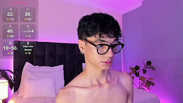 Phillicious   online show from 11.03.25