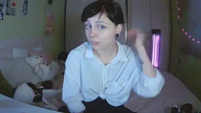 SineKiraReal online show from 10.21.25