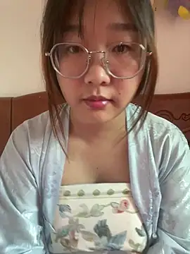 Snapshot of sisi-maiden chatting on 04.20.26 sisi-maiden online show from 04.20.26