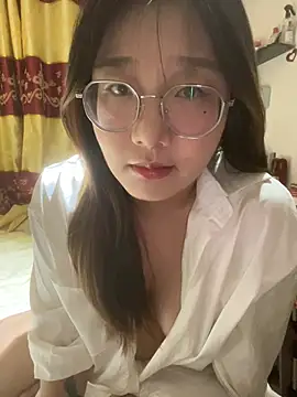 Snapshot of sisi-maiden chatting on 04.30.26 sisi-maiden online show from 04.30.26