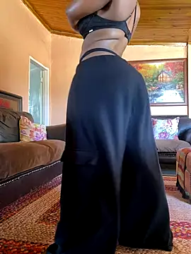 Snapshot of Rowene chatting on 09.30.25 Rowene online show from 09.30.25