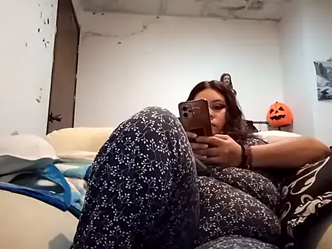 Snapshot of Kitty_WetXxX chatting on 11.18.25 Kitty WetXxX online show from 11.18.25