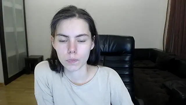 Snapshot of AmelieReve chatting on 10.20.25 AmelieReve online show from 10.20.25