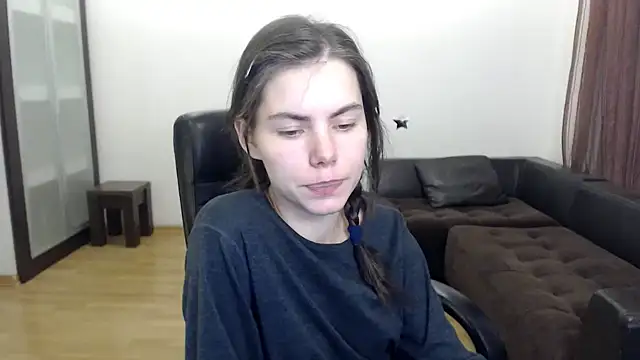 Snapshot of AmelieReve chatting on 10.23.25 AmelieReve online show from 10.23.25