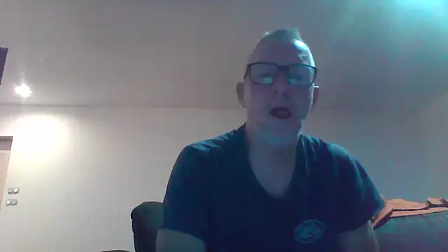 Snapshot of davv28 chatting on 10.16.25 davv28 online show from 10.16.25