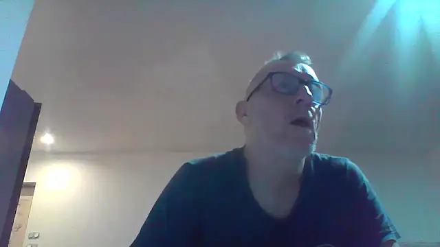 Snapshot of davv28 chatting on 10.17.25 davv28 online show from 10.17.25