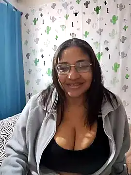 Snapshot of Avannay chatting on 09.13.25 Avannay online show from 09.13.25