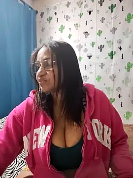 Snapshot of Avannay chatting on 09.23.25 Avannay online show from 09.23.25