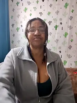 Snapshot of Avannay chatting on 09.27.25 Avannay online show from 09.27.25