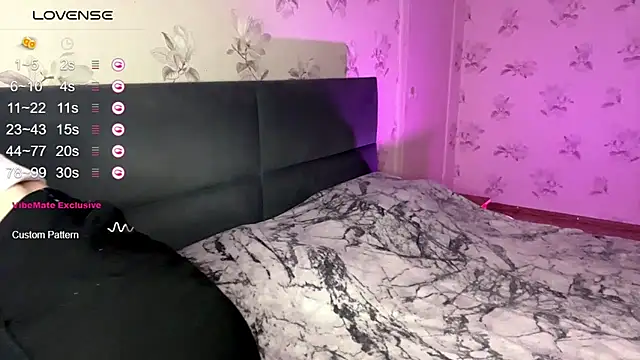 DiaDavidson online show from 10.13.25