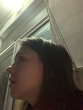 Snapshot of VesnaCrystal chatting on 05.17.26 VesnaCrystal online show from 05.17.26
