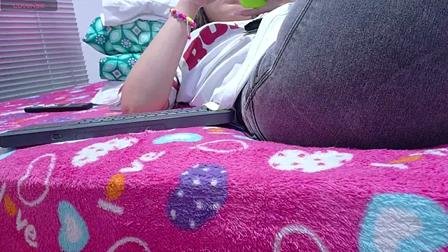 Alhara Luna online show from 04.14.26