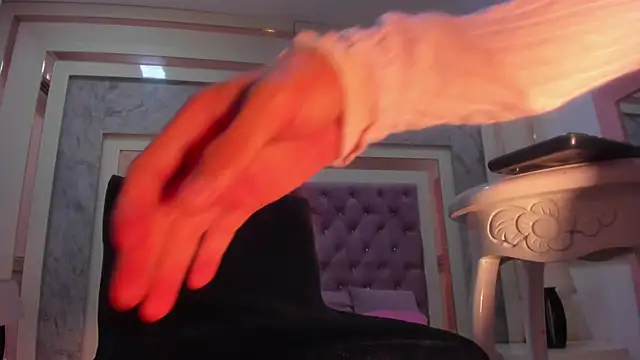 Snapshot of Xara_Blis chatting on 09.19.25 Xara Blis online show from 09.19.25