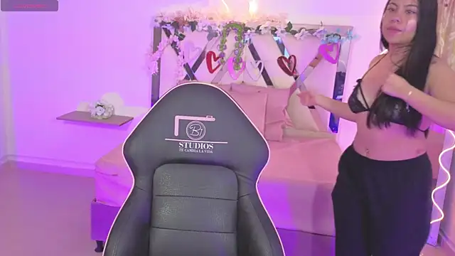 ZURY TAY online show from 10.02.25