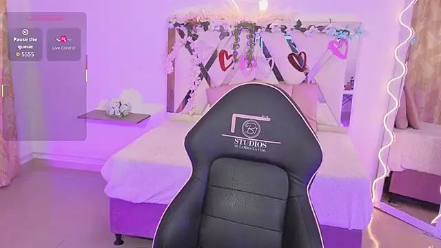 ZURY TAY online show from 10.10.25