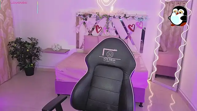 ZURY TAY online show from 11.23.25