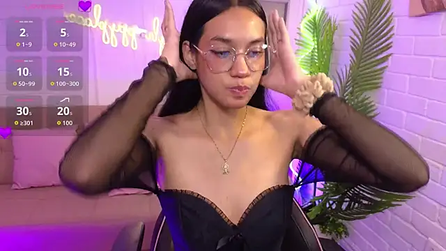 Snapshot of artemiss_tay chatting on 10.02.25 artemiss tay online show from 10.02.25
