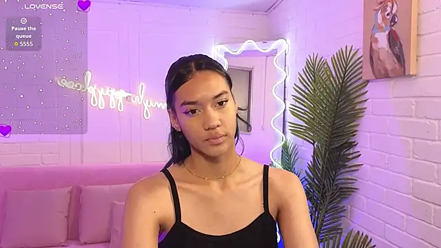 Snapshot of artemiss_tay chatting on 10.17.25 artemiss tay online show from 10.17.25