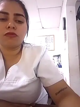 yesi-nursehot online show from 09.13.25