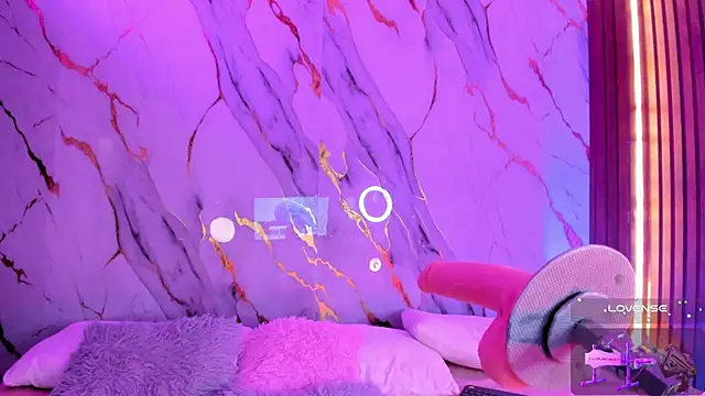 Snapshot of alicecute77 chatting on 10.30.25 alicecute77 online show from 10.30.25