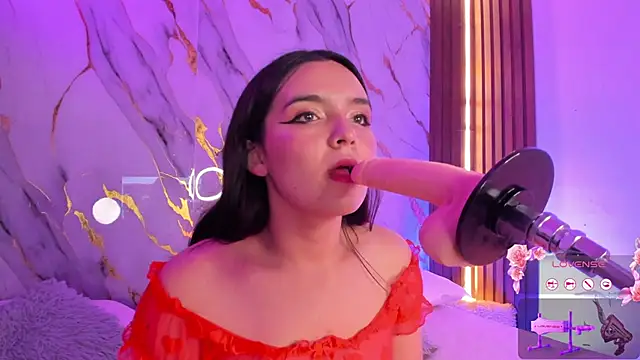 Snapshot of alicecute77 chatting on 10.31.25 alicecute77 online show from 10.31.25