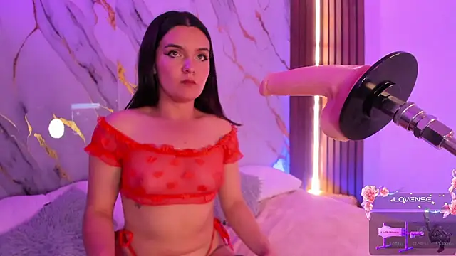 Snapshot of alicecute77 chatting on 11.04.25 alicecute77 online show from 11.04.25