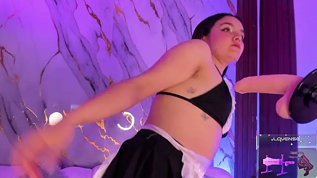 Snapshot of alicecute77 chatting on 11.21.25 alicecute77 online show from 11.21.25