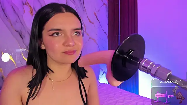 Snapshot of alicecute77 chatting on 01.11.26 alicecute77 online show from 01.11.26