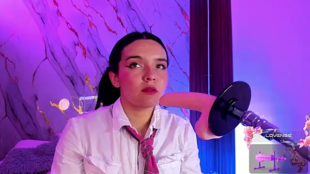 Snapshot of alicecute77 chatting on 01.17.26 alicecute77 online show from 01.17.26