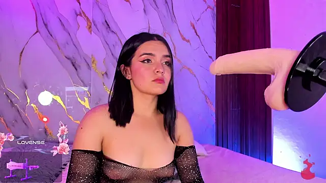 Snapshot of alicecute77 chatting on 02.06.26 alicecute77 online show from 02.06.26