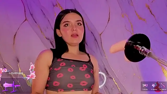 Snapshot of alicecute77 chatting on 02.14.26 alicecute77 online show from 02.14.26