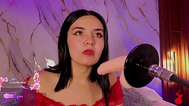 Snapshot of alicecute77 chatting on 02.14.26 alicecute77 online show from 02.14.26