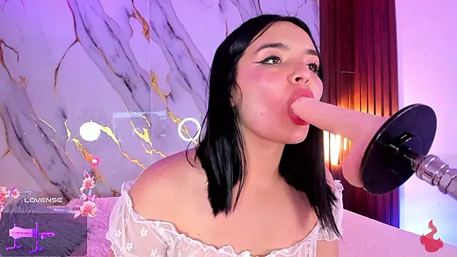 Snapshot of alicecute77 chatting on 02.18.26 alicecute77 online show from 02.18.26