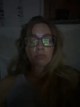 Snapshot of blondebaddi chatting on 10.20.25 blondebaddi online show from 10.20.25