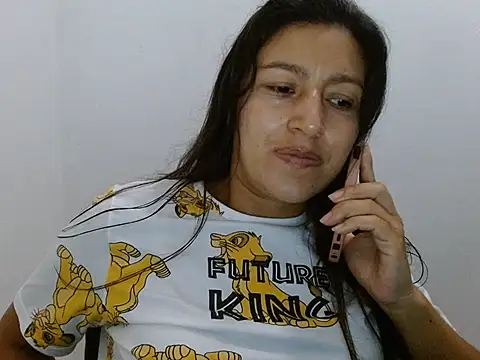 Snapshot of SarahFriendly chatting on 07.21.26 SarahFriendly online show from 07.21.26