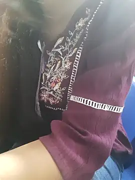 Aarti-kumri online show from 10.06.25