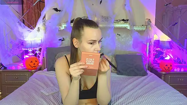 Kelly Cartier online show from 10.27.25