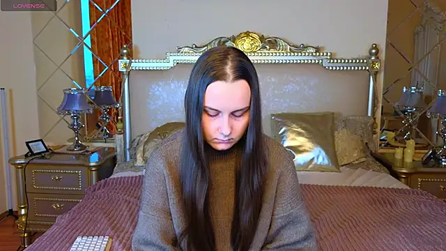 Kelly Cartier online show from 02.05.26