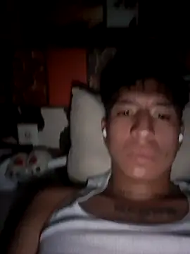 Snapshot of Fvrxxo19cm chatting on 10.15.25 Fvrxxo19cm online show from 10.15.25