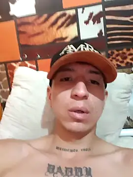 Snapshot of Fvrxxo19cm chatting on 10.17.25 Fvrxxo19cm online show from 10.17.25