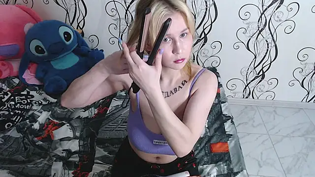 RoyAngela online show from 04.08.26