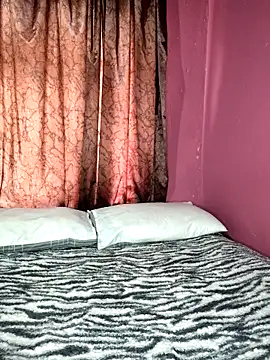 BrownRoxxane6 online show from 10.29.25