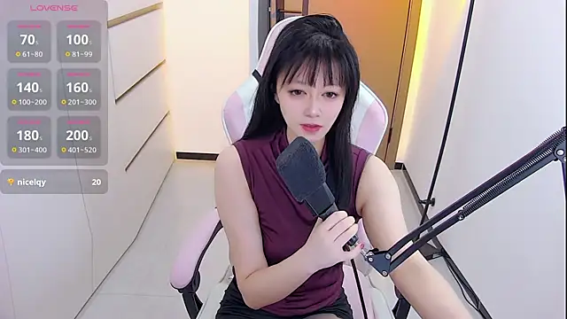 Snapshot of Fioriy66 chatting on 04.29.26 Fioriy66 online show from 04.29.26